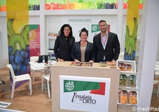Il team de L'Insalata dell'Orto con Cinzia e Raffaella Busana, e Nicola Tanduo.