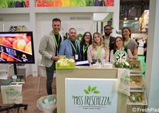 Il team della Ortofrutticola Egnathia, l'azienda pugliese che, insieme alla Liso, commercializza i propri prodotti con il marchio Miss Freschezza.