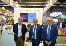 Paolo Pari (direttore Almaverde Bio), Ernesto Fornari (direttore Apofruit) e Andrea Grassi (responsabile tecnico)