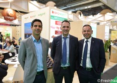 Per Apofruit: Marcello Guidi (responsabile commerciale estero), Mirco Zanelli (direttore commerciale) e Gianluca Casadio (responsabile marketing).