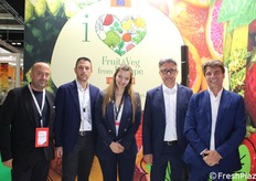Fruit&Veg from Europe: una collettiva di Organizzazioni di Produttori del Sud Italia. Le OP hanno partecipato al progetto finanziato dall’Unione Europea per la promozione e valorizzazione del consumo di ortofrutta. In fiera erano presenti: Salvatore Bua (La Deliziosa), Luigi Lito (AOA), Sara Bua (La Deliziosa), Emilio Ferrara (Terra Orti) e Massimiliano Del Core (OP Meridia).