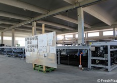 L'investimento in tecnologie di ultima generazione non rappresenta per Morgia una semplice ottimizzazione operativa, ma una mossa strategica per definire nuovi standard di qualità nel settore e affrontare con successo le sfide di un mercato globale sempre più esigente. È in fase di completamento un nuovo e moderno stabilimento produttivo, progettato per raggiungere una capacità potenziale di 300-400 pedane al giorno. Il nuovo polo ospiterà due linee di lavorazione Sorma di ultima generazione, equipaggiate con sistemi di intelligenza artificiale.