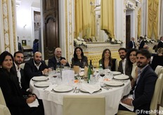 Girando tra i tavoli, riconosciamo anche i fratelli Malagrinò, Antonio e Alfonso, di AGRIFAAM.