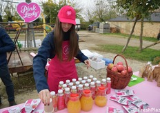 Tutta la merenda e le bevande a base di mela a disposizione degli intervenuti