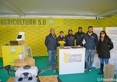 Foto di gruppo allo stand Consorzi Agrari d'Italia