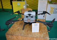 Un drone per la distribuzione di insetti utili o concimi