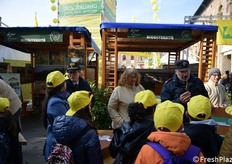 Tanti i bambini delle scuole presenti