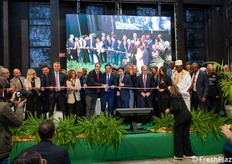 L’inaugurazione di Frutech 2025, con il tradizionale taglio del nastro alla presenza delle autorità civili.