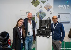 Roberta Ciccarelli, tecnical sales, Davide Parisi, Ceo, e Simone Scarpa, direttore agronomico di Evja.