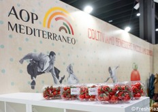 Pomodorino datterino nello stand AOP Mediterraneo.