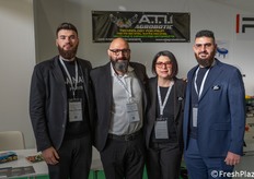 Al centro, Salvatore Ardizzone, titolare dell'azienda Ati Agrobotic. 