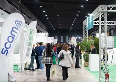 Numerosa presenza di pubblico nei padiglioni della fiera.