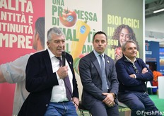 Andrea Campus (Unigen Seeds), Enrico Bucchi (Valfrutta Fresco) e Carmelo Cappello, Coop. Piano Stella durante la presentazione del pomodoro Ulisse