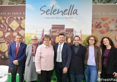 Foto di gruppo per il Consorzio a cui fa capo il marchio Selenella