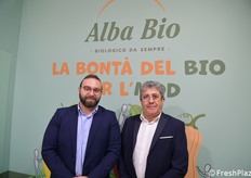 Allo stand Alba Bio, Simone Pavone e Vittorio Gona