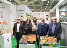 Foto di gruppo per Apofruit Italia