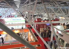 Vista dall'alto degli stand in Hall 25