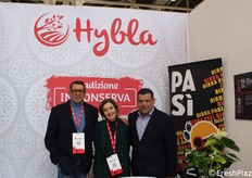 Gianfilippo Modica (responsabile area produzione Hybla), Paola Tallarita (birrificio Pasì) e Giuseppe Fernandez (amministratore unico Hybla)