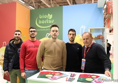 Team della Bio Hortus, un'Organizzazione di produttori con sede a Palma di Montechiaro (AG). Il primo a destra è l'amministratore delegato Antonio Morreale.