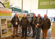 Giorgio Zaffani, Massimo Bizzarri, Matteo Benvegnù, Enrico Storti, Gianfranco Festa di Ecofarm Storti, azienda che in fiera ha portato e spiegato la tecnologia dedicata all'uso dell'ozono