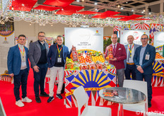 Lo staff di Barbera Fruit for Life, che si occupa di produzione e commercializzazione di agrumi, uva e fichi d’india.