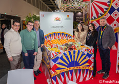 Lo staff di Colleroni, azienda che produce e commercializza agrumi, uva da tavola e melograni.