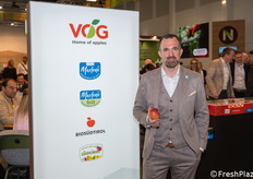 Hannes Tauber, responsabile marketing di VOG - Home of Apples, marchio e concept con cui si presenta il Consorzio delle Cooperative Ortofrutticole dell’Alto Adige, una grande organizzazione che riunisce quattromila produttori di mele e diverse cooperative del territorio.
