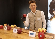 Nello stand collettivo Südtirol-Alto Adige è stato possibile degustare spicchi della ricca collezione di mele "club" che connota l'assortimento dei Consorzi VI.P e VOG.