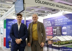 Colorificio Valdecia propone soluzioni di coating ecologiche e certificate per serre, edilizia e sport, ombreggianti removibili e autoestinguenti. In foto: Matteo Merli e Claudio Gelpi.