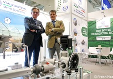 Sistemi di movimentazione per serre. Viale Sistemi esporta in 36 paesi del mondo. In foto: Massimo Digitali e Pascual Sanz.