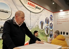 Allo stand della ARNOplast hanno accolto i visitatori Bruno della Nave e Marco Parronchi.