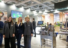 Sybylle Saltuari, Christine Dorigoni ed Edith Alber presso lo stand della Top Control, sistemi di automazione e controllo.