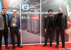 Fruit Control Equipments (FCE) è specializzata in tecnologie per la conservazione dei prodotti ortofrutticoli. In foto: Daniele Cavalli, Giovanni Azara, Vitantonio Tateo ed Eugenio Soltuian.
