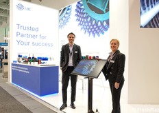 Lo spazzolificio Siat fornisce alle aziende le spazzole industriali per le linee di processo, selezione e confezionamento. Il mercato italiano rappresenta un 70%. In foto: Riccardo Renzo Tognato e Daria Bretta.