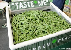 Espositore che invita all'assaggio.