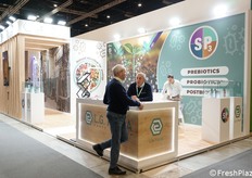 L.G. Italia sviluppa soluzioni biotecnologiche per l'agricoltura rigenerativa focalizzate sul microbioma del suolo,. L'azienda propone la tecnologia SP3, che combina prebiotici, probiotici e postbiotici per creare ecosistemi funzionali, migliorando la resilienza delle piante e la fertilità senza lasciare residui.