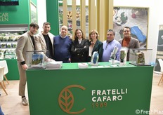 Foto di gruppo per la Fratelli Cafaro: Andrea Cafaro, Gianluca Cafaro, Massimo Dalla Valle, Olga Molodyko, Maria Tortoriello, Pompeo Cafaro e Sandro Miglino