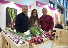 Francesco, Alessia e Vincenzo Sorace in rappresentanza dell'Organizzazione di Produttori-OP Monte di Polistena (RC)