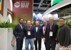Foto di gruppo allo stand del Mercato di Padova: Francesco Timperi vice presidente Maap, Roberto Boscolo presidente gruppo grossisti, Antonio Foresta presidente consiglio comunale Padova, Francesco Cera direttore Maap, Mario Liccardo presidente del Maap, Massimo Bressan consigliere Cda Maap