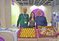 Daniele Mauri, Giorgia Rizzi e Francesco Raniolo allo stand Limone di Siracusa Igp
