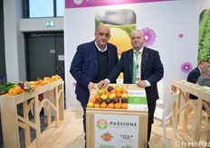 Giuseppe Arone (Fru.j.t Frutticoltori Jonici) e Sergio Curci (Op Arca Fruit). Le due realtà fanno parte della AOP Passione Mediterranea
