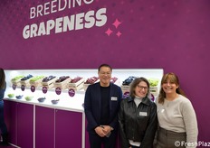 Kevin AU Yeung, Tammy Aviad Eshel, Nicole Klien allo stand Arra