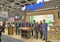 Il team di Jingold, società specialista in produzione e commercializzazione di kiwi