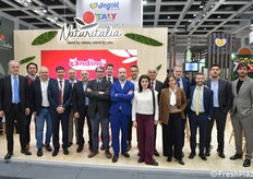 La grande famiglia di Naturitalia con la presenza di diversi partner strategici