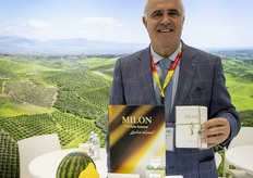 Anguria, bergamotto, bucce di agrumi, ma anche fiori tipici dell'area mediterranea, legno di cedro e di ulivo, muschi fruttati e salmastro del mare: tutto questo è il profumo Milon che il calabrese Battista Muraca ha portato in fiera