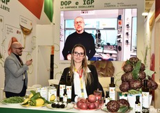 Sono diversi i prodotti DOP e IGP dalla Campania esposti a Berlino: dal Carciofo di Paestum IGP alla Melannurca Campana IGP, dalla Rucola della Piana del Sele IGP alla Nocciola di Giffoni IGP.