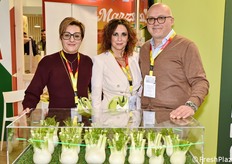 Anna La Mura, Mariapia Paolillo e Ciro Paolillo, dell'azienda di famiglia Paolillo, specializzata nella produzione e commercializzazione di finocchi freschi per dodici mesi l'anno.