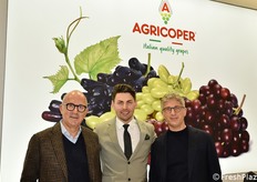 Agricoper è un'azienda pugliese specializzata nella produzione e commercializzazione di uva da tavola con e senza semi. Attiva dal 1938, gestisce l'intera filiera, dalla coltivazione al confezionamento. Da sinistra: Domenico Liturri, Mihai Rades (strategic partnership) e Vito Liturri.