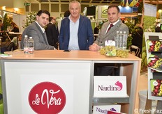 Nello stand collettivo della Regione Puglia, Sergio Angarano, Berardino Pedone (titolare) e Vincenzo Pedone dell'azienda La Vera, specializzata in uva da tavola seedless.