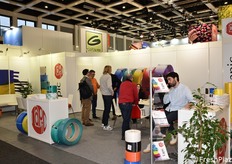 Lapic produce reggette in polipropilene e poliestere, macchinari e accessori per l'imballaggio. L'azienda fornisce soluzioni per la sicurezza nel trasporto delle merci in diversi settori industriali.